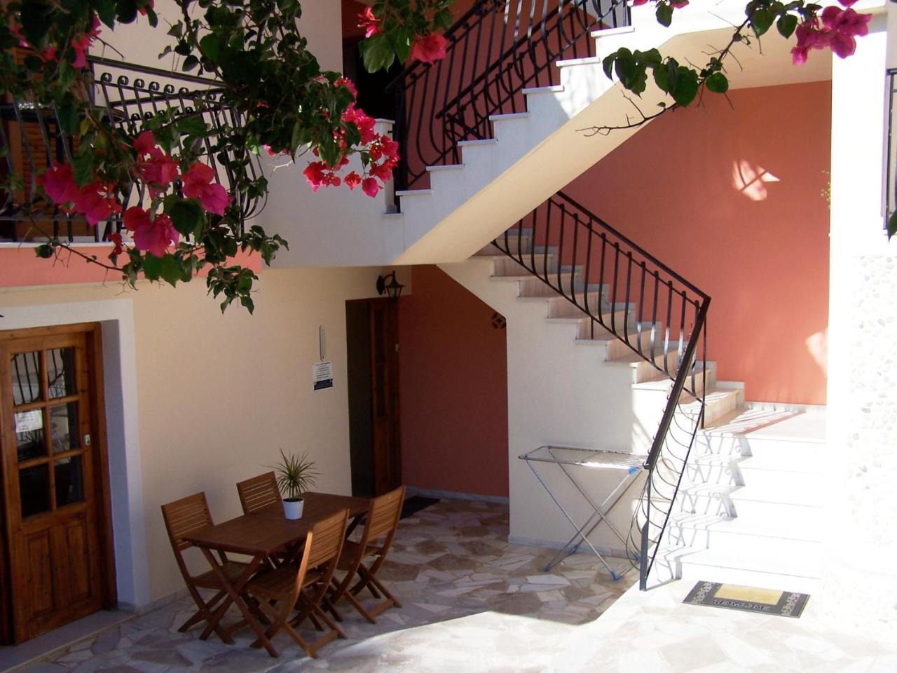 Alexatos Studios&Apartments Agia Efimia Exterior foto